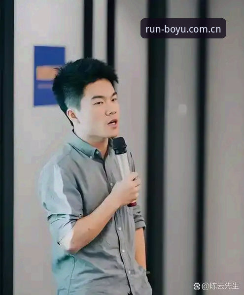 深夜，手机屏幕的光映在王磊脸上，他正在比对两场比赛的实时数据。作为一个看球超过十五年的老球迷，他习惯在开赛前把双方近期状态、主客场数据翻个底朝天。以前这活儿得打开五六个网页来回切换，繁琐得很。直到上个月他换了新客户端，发现在“上脚就知道新版首页”里，这些维度整合成了一个干干净净的模块，两指缩放、顺滑拖动，数据跑得飞快。